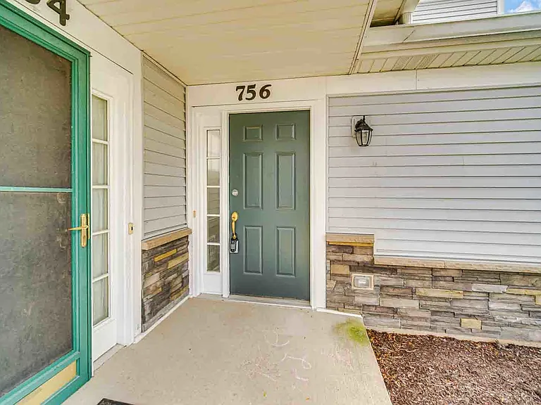 Genesee Dr — Photo 4