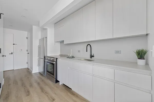 Rented by MNS | media 6