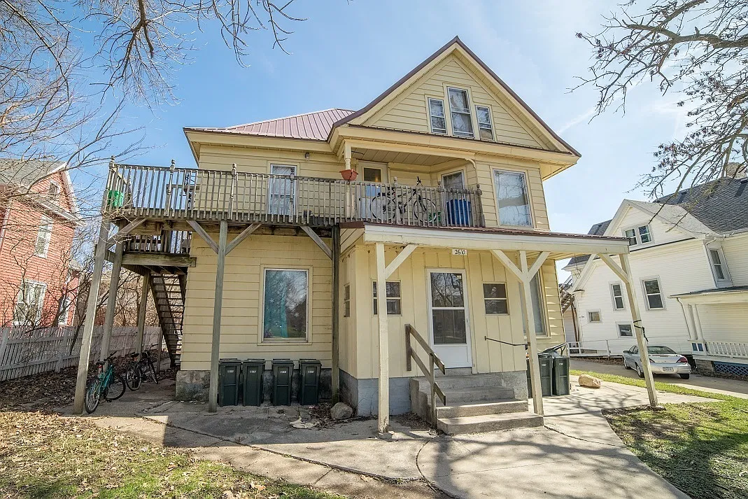 2610 College St - Cedar Falls — Photo 3