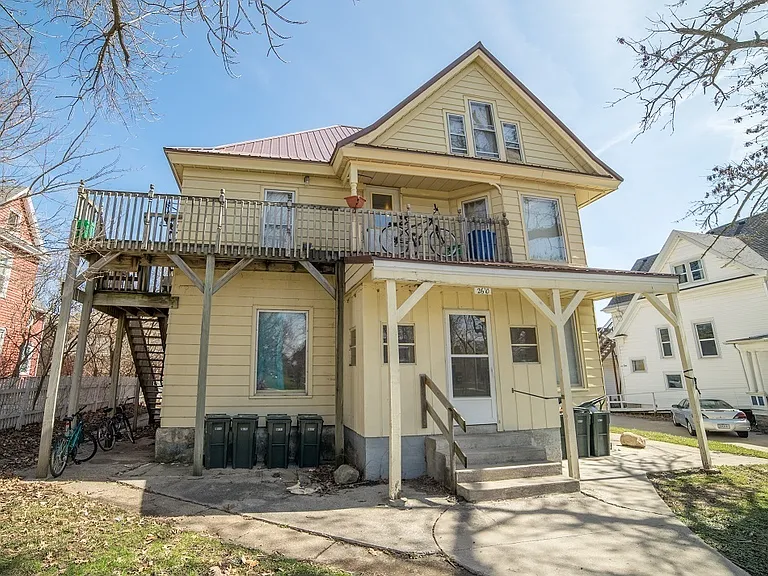 2610 College St - Cedar Falls — Photo 3