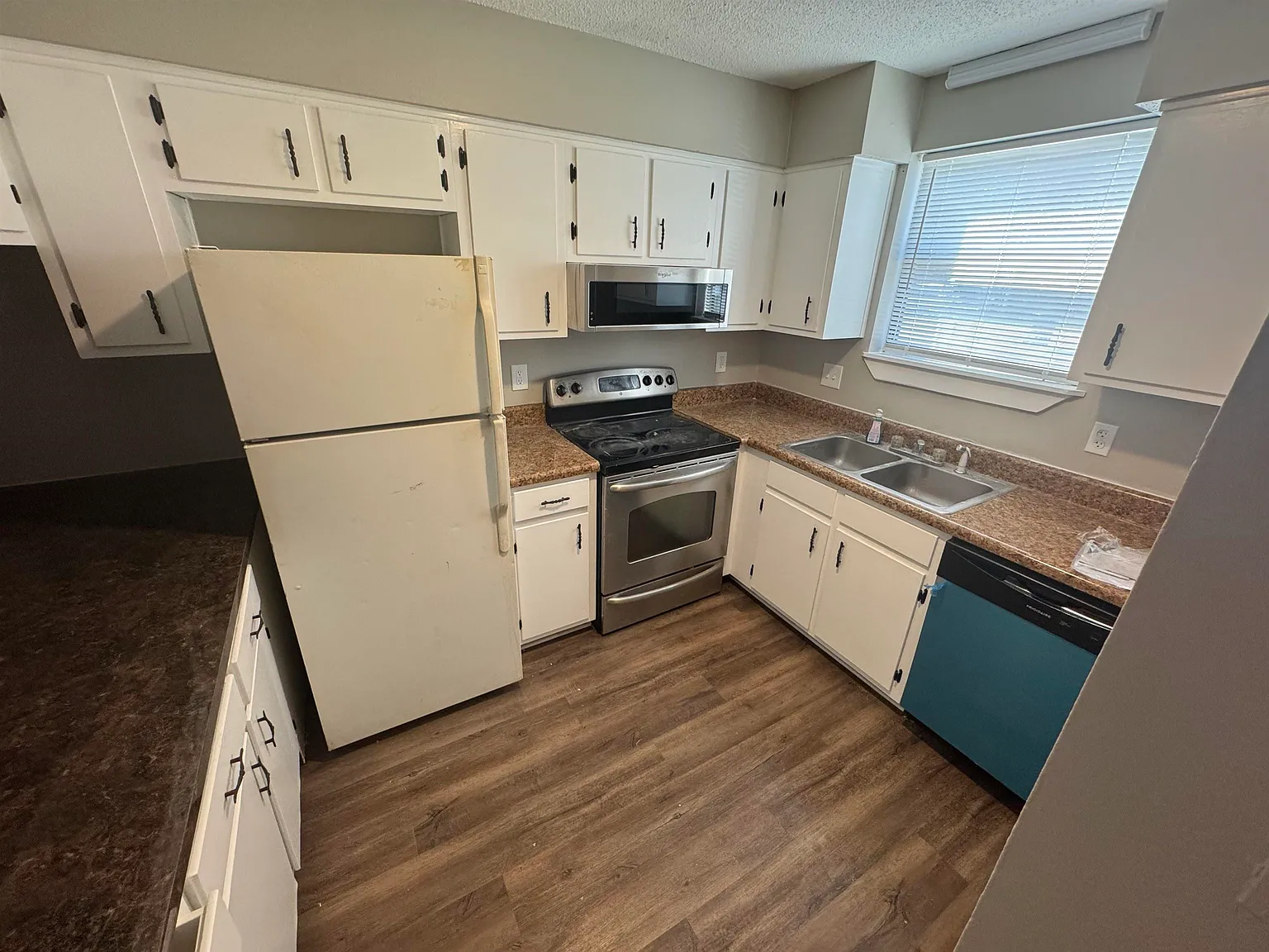 2 bed, 896 sqft, $1,400 — Photo 3