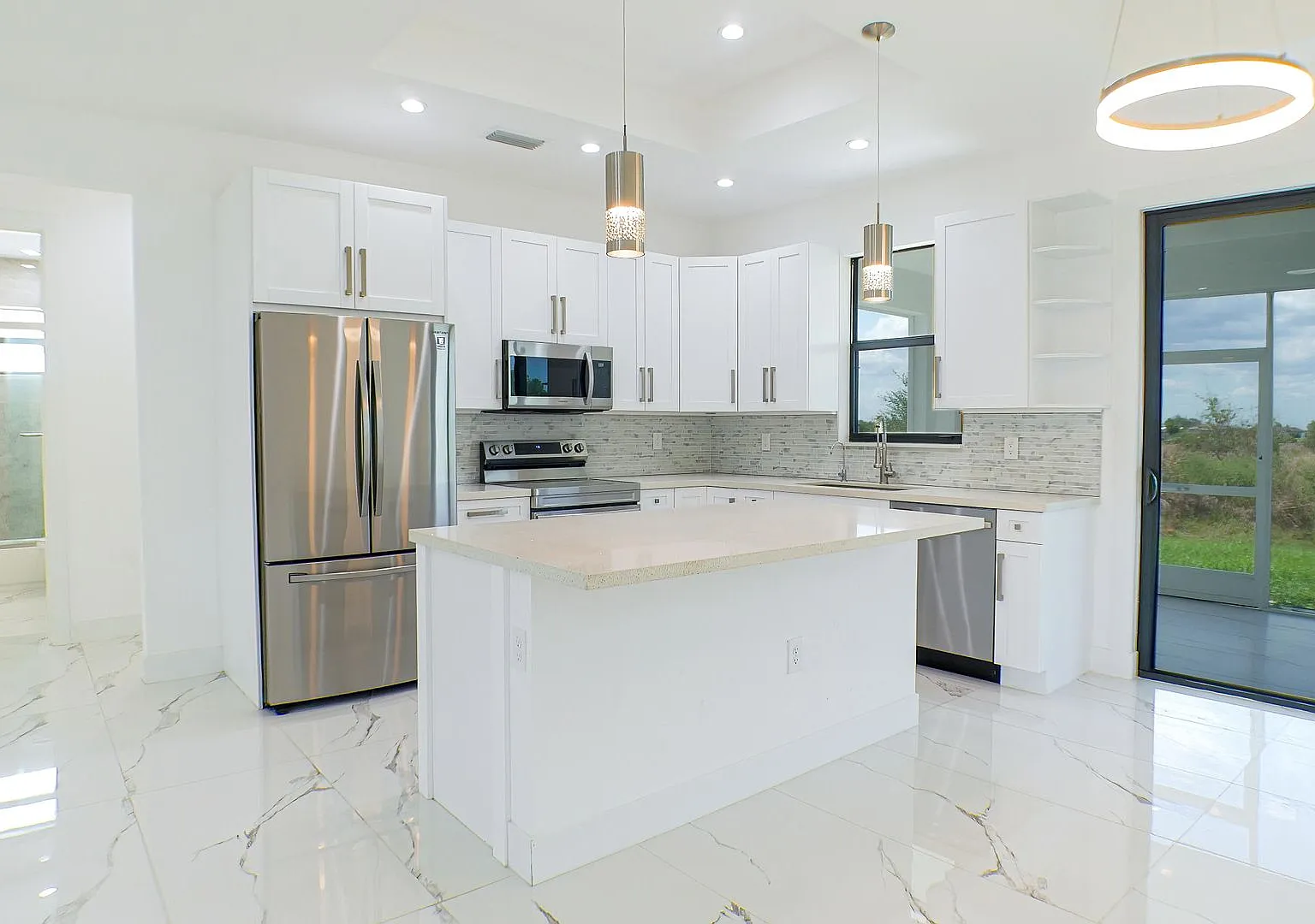 Stunning New construction 2022 3bed/2 bath in Naples on 1.14 acres of Land — Photo 4