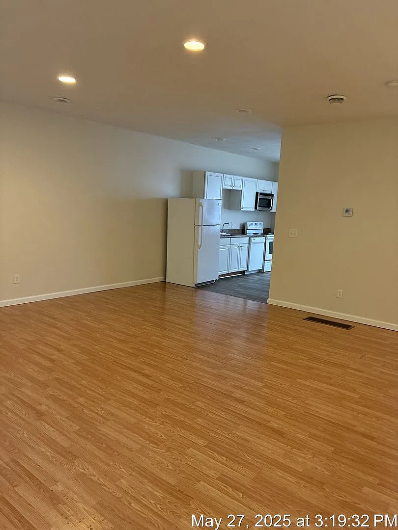 10 Highland — Photo 1