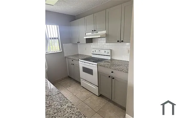 Building Photo - 1821 Meadows Cir W