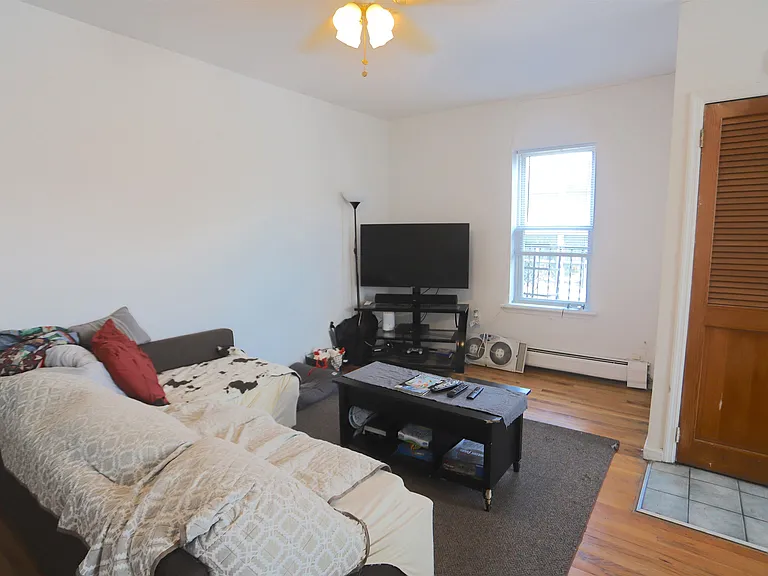 423 Jackson St #3 — Photo 5