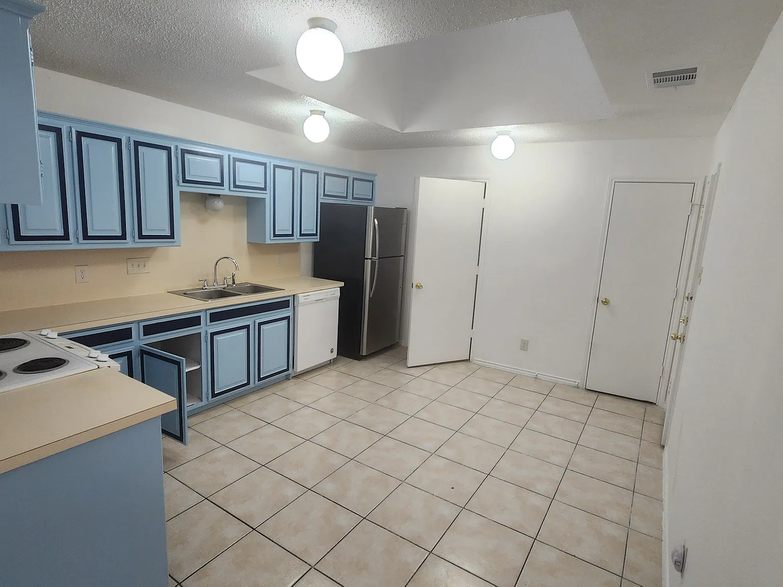 3203 Upshire Ct — Photo 2
