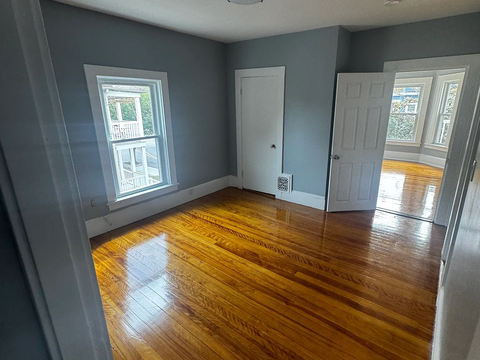 3 bed, 1200 sqft, $3,200 — Photo 4