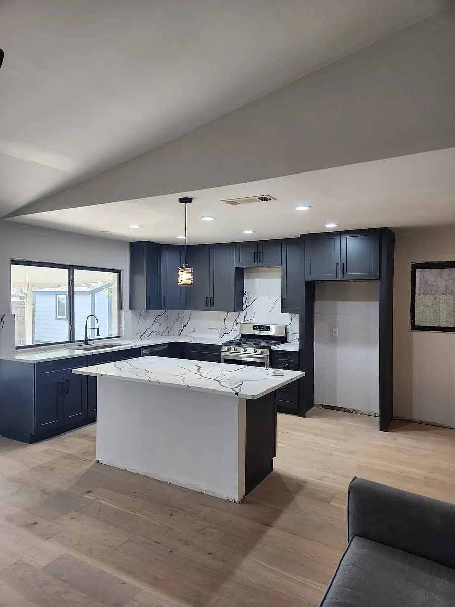 Building Photo - 2010 Encino Cir