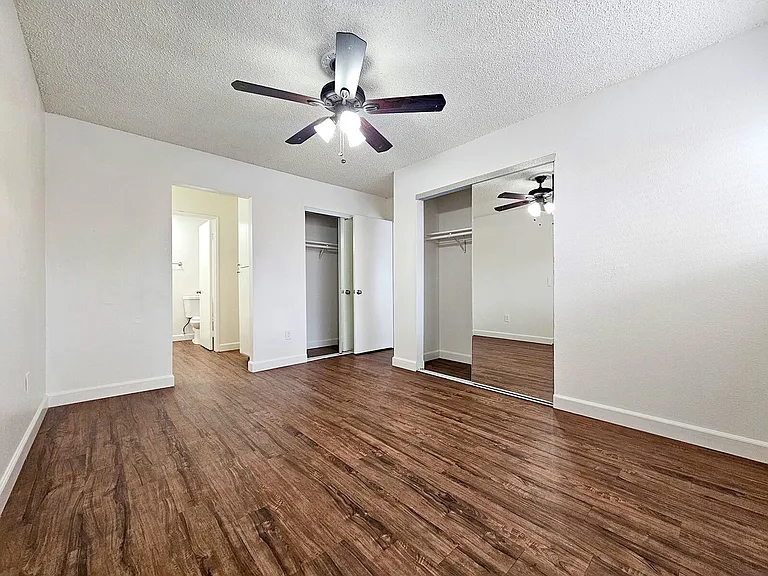Vista Bella Apartment Homes — Photo 4