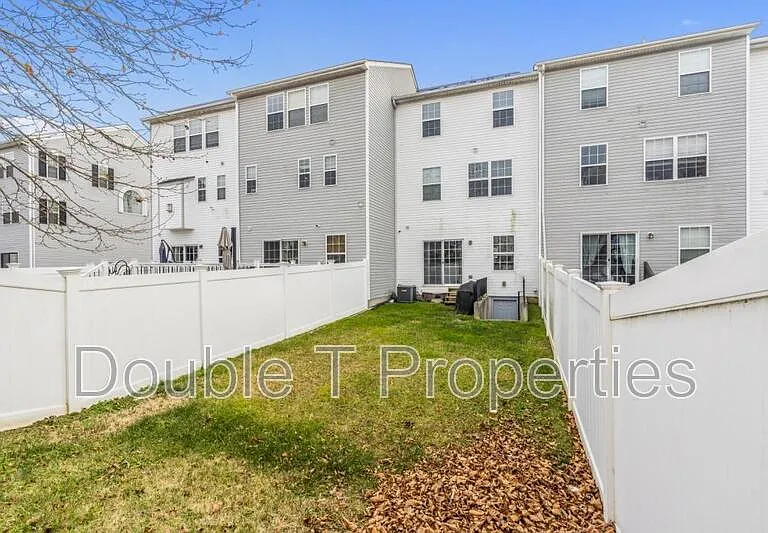 1841 Graymount Way — Photo 19