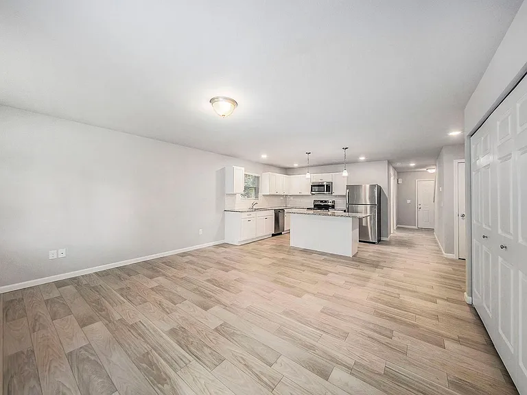 438 Hidden Meadows Dr — Photo 4