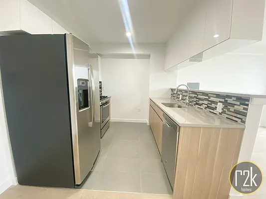 Rented by Realty 2000 Corp | media 27