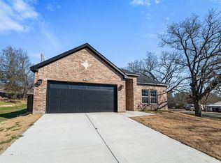 402 Lagoon Dr, Mabank, TX 75156