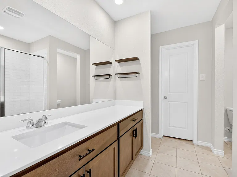 114 Harvard Blvd — Photo 4