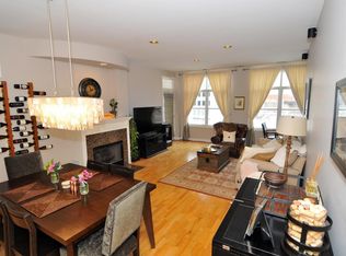 330 N Clinton St APT 206, Chicago, IL 60661