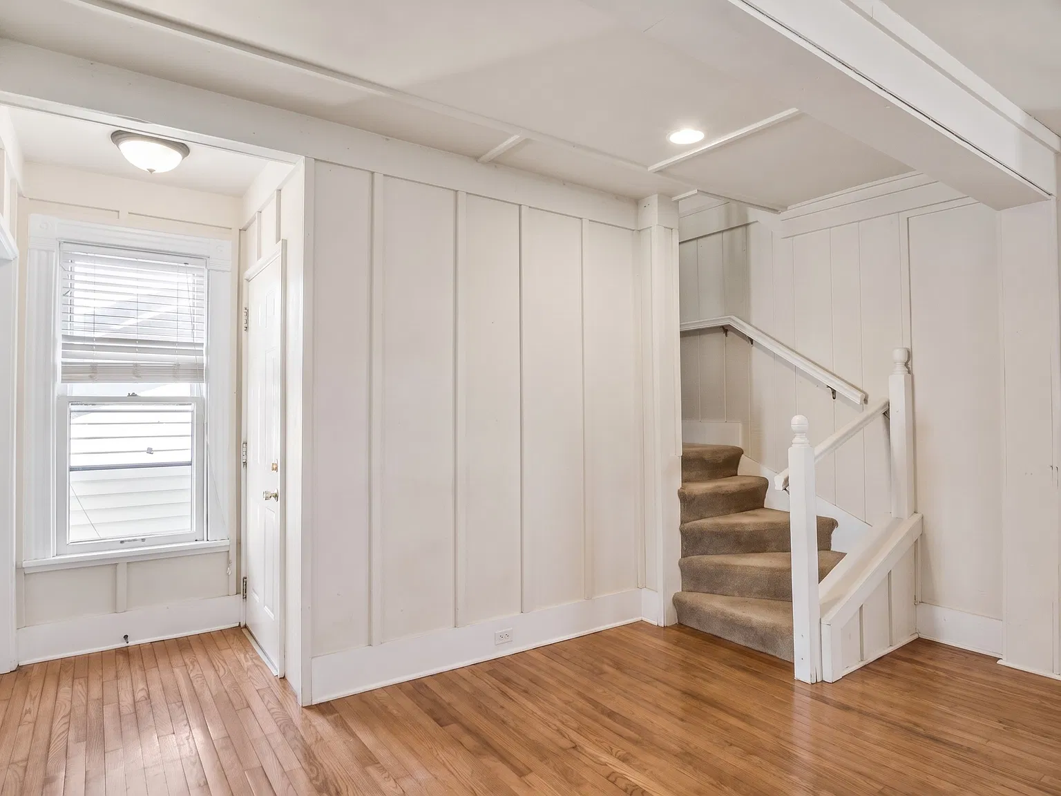 5 bed, 1587 sqft, $4,249 — Photo 2
