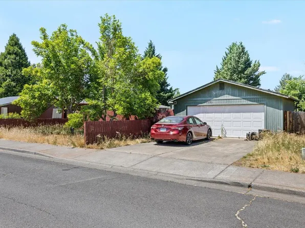 1330 Brentcrest Dr, Medford, OR 97501