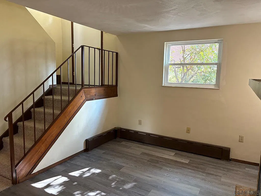 2 bed, 1.5 bath, 1100 sqft, $825 — Photo 3