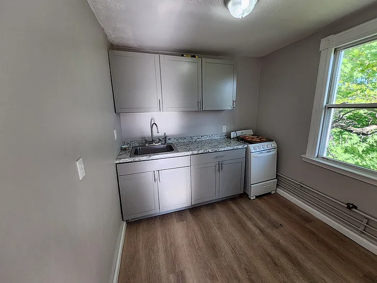59 Van Ness St #1 — Photo 4