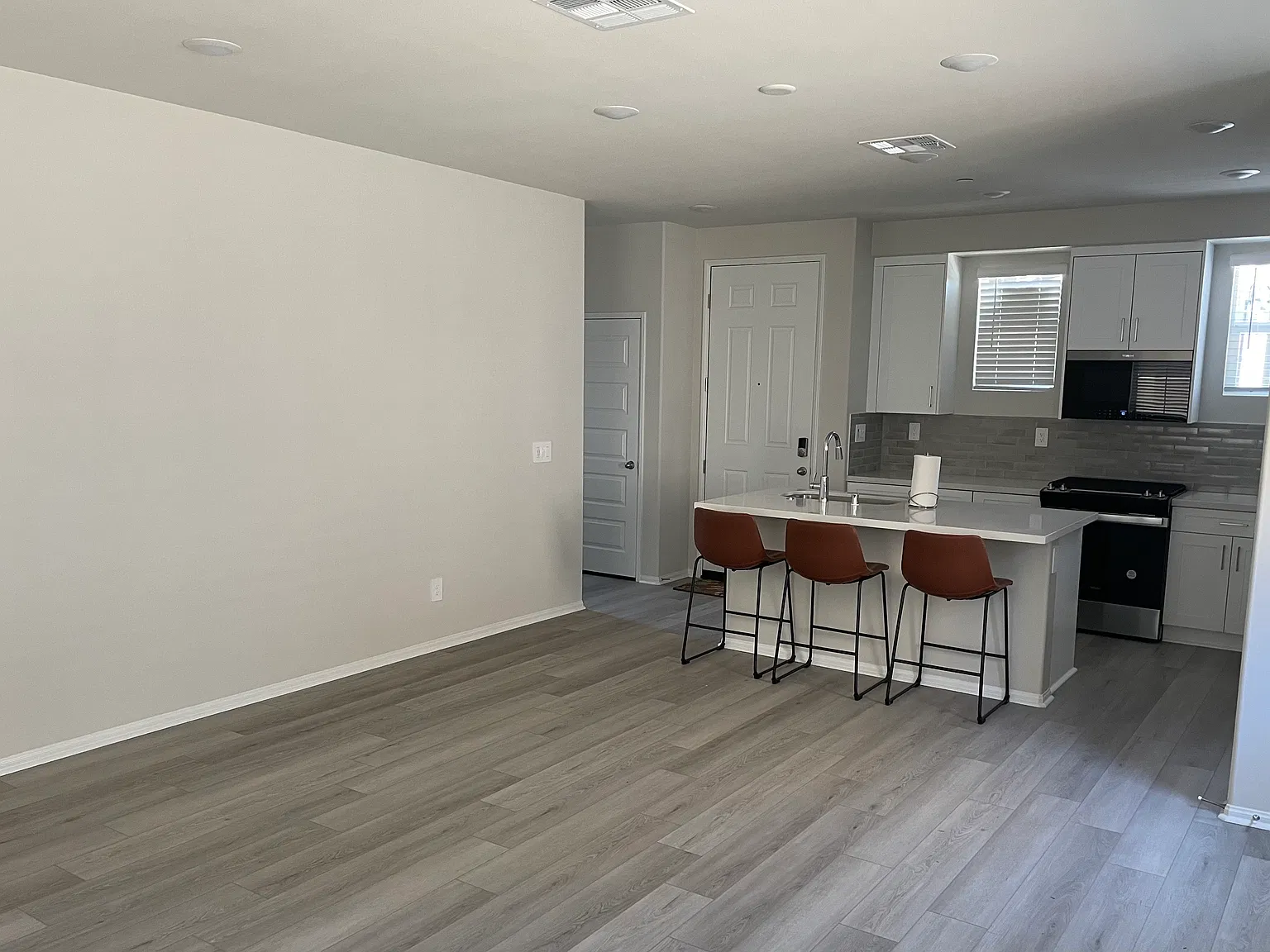 3 bed, 2.5 bath, 1550 sqft, $3,000 — Photo 4