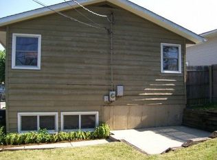 415 Woodland Dr, Round Lake Beach, IL