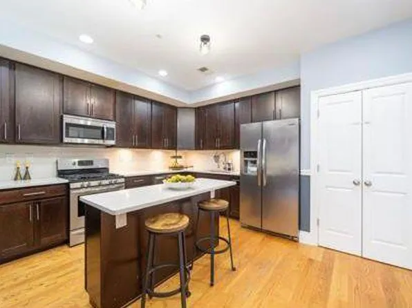 2408 Summit Avenue image 10 of 26