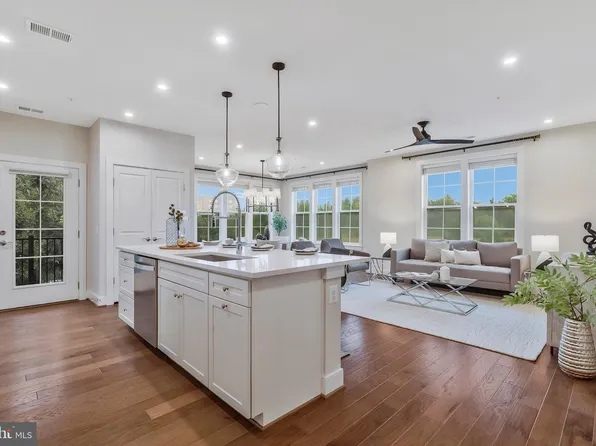 2319 Field Point Rd Unit 104, Herndon, VA 20171