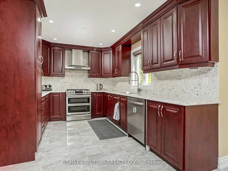 2235 Grenville Dr — Photo 4