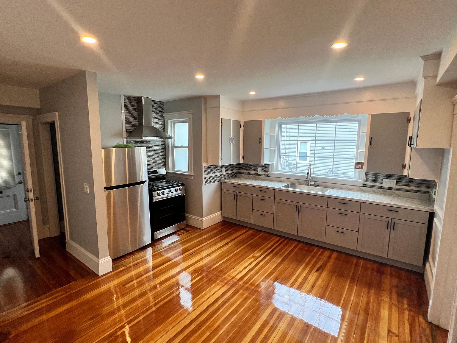 28 Albertina St #1, Quincy, MA 02169 | Zillow