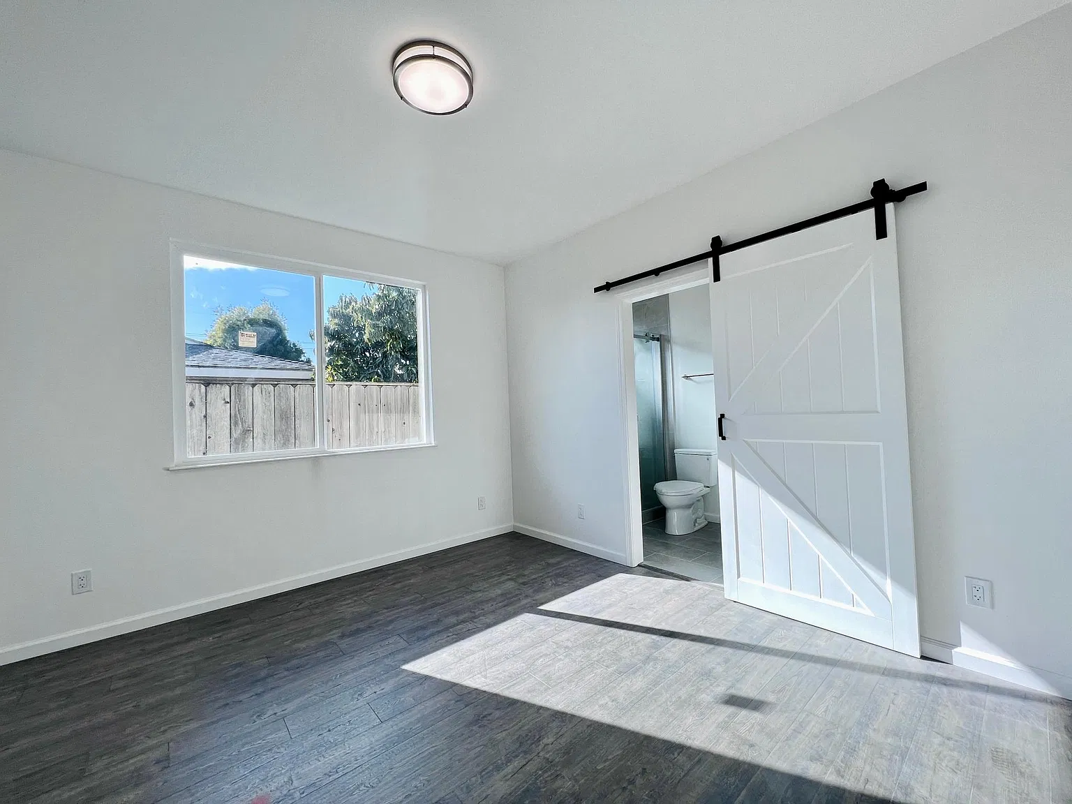6641 Rochelle Ave — Photo 3