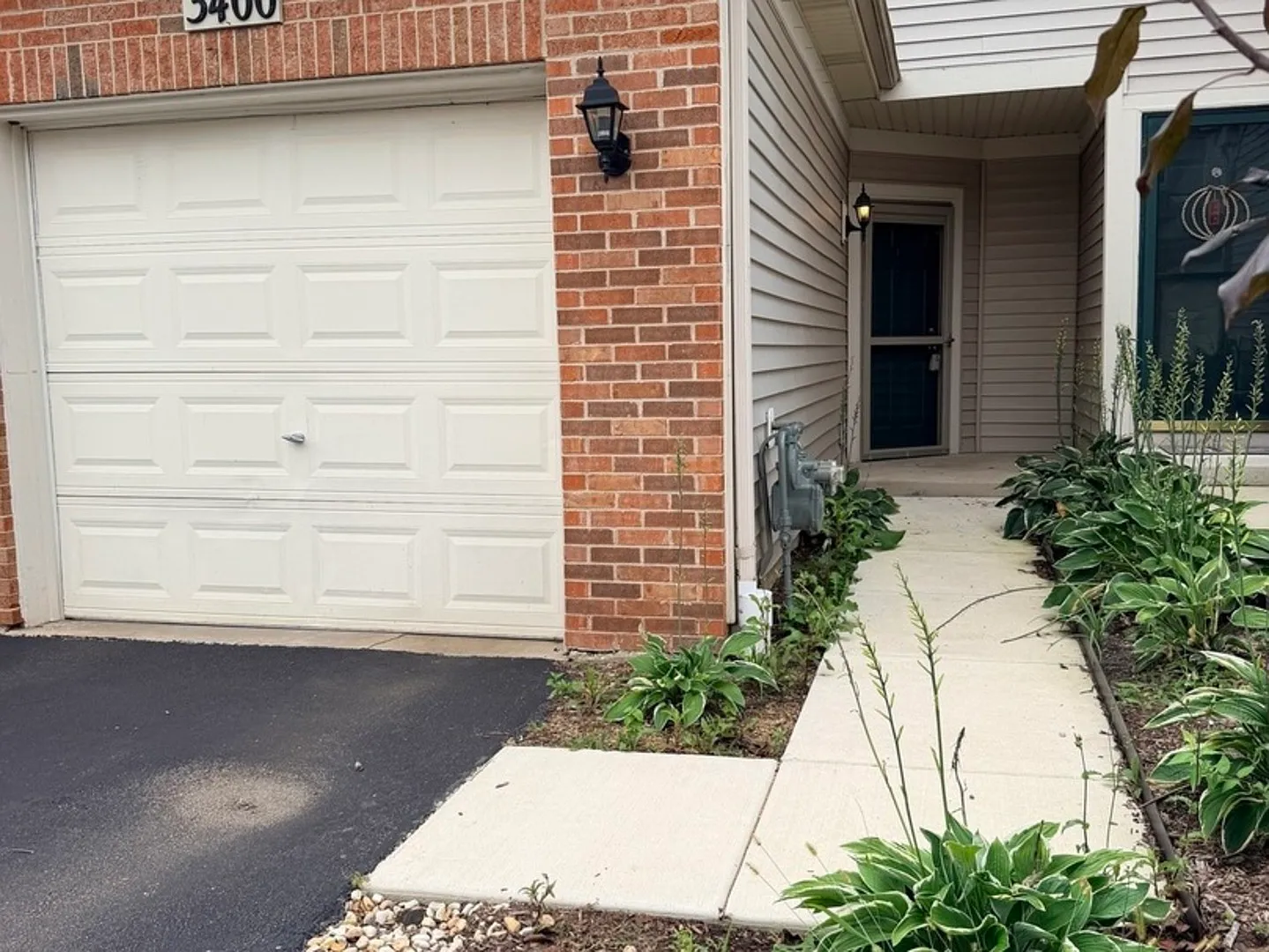 2 bed, 1.5 bath, 1032 sqft, $1,995 — Photo 2