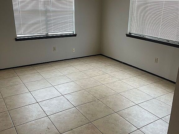 4th image of 258 Shary Ave