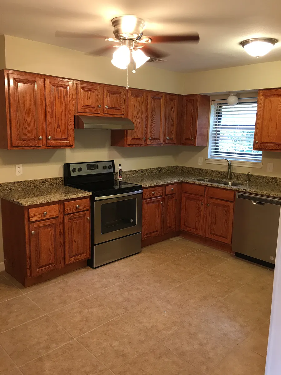 KITCHEN - 3003 Robin Rd
