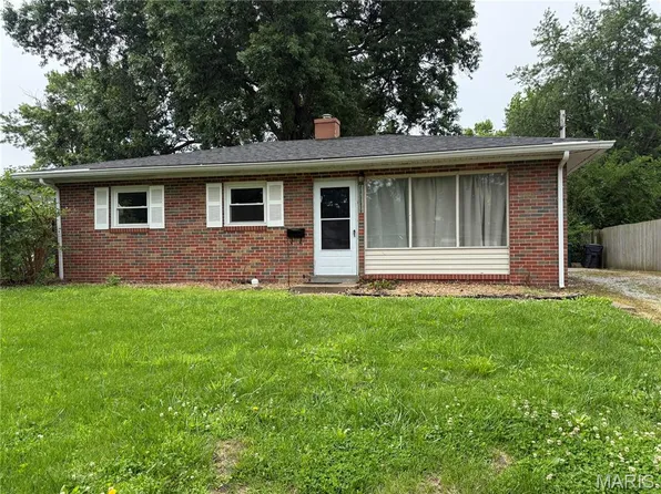 4118 N Park Dr, Belleville, IL 62226