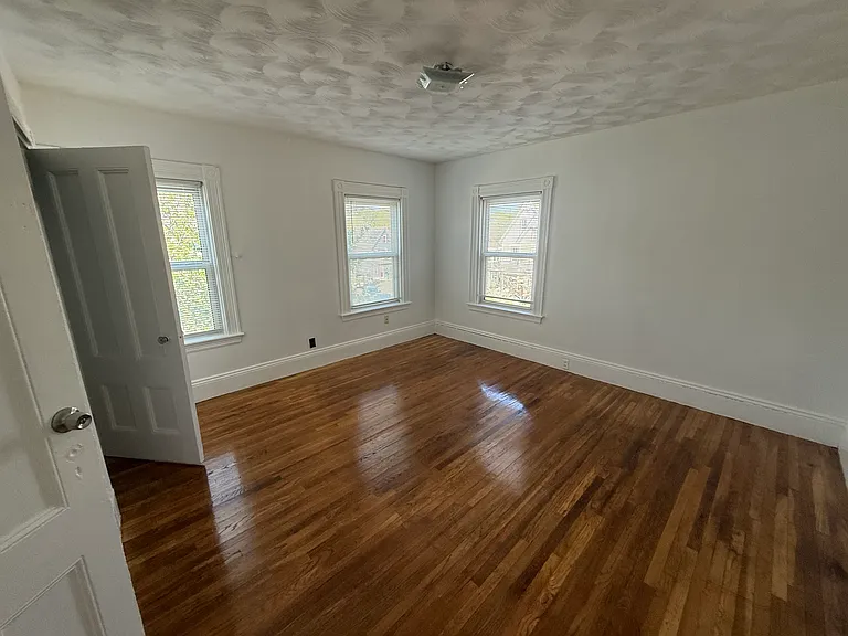 66 Round Hill St — Photo 15