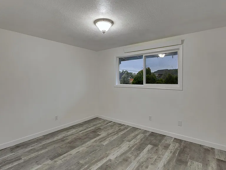 350 W Clackamas Blvd — Photo 10