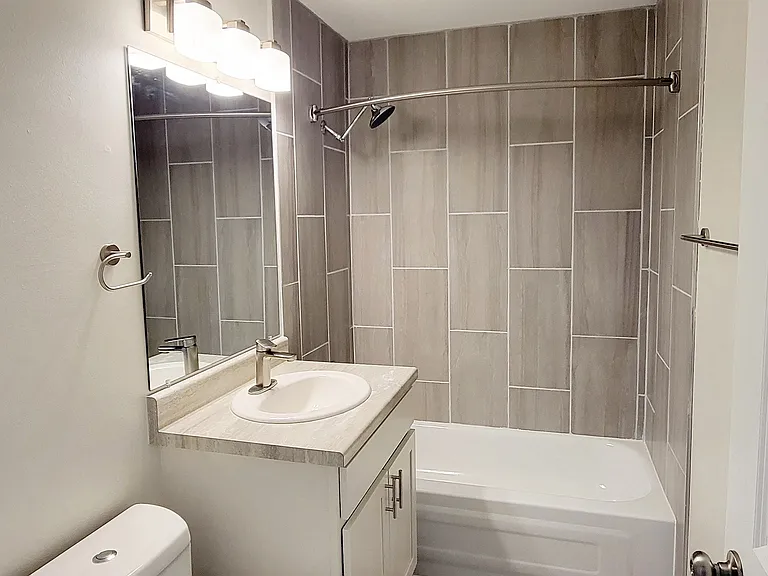Lisle Station Apartments — Photo 24