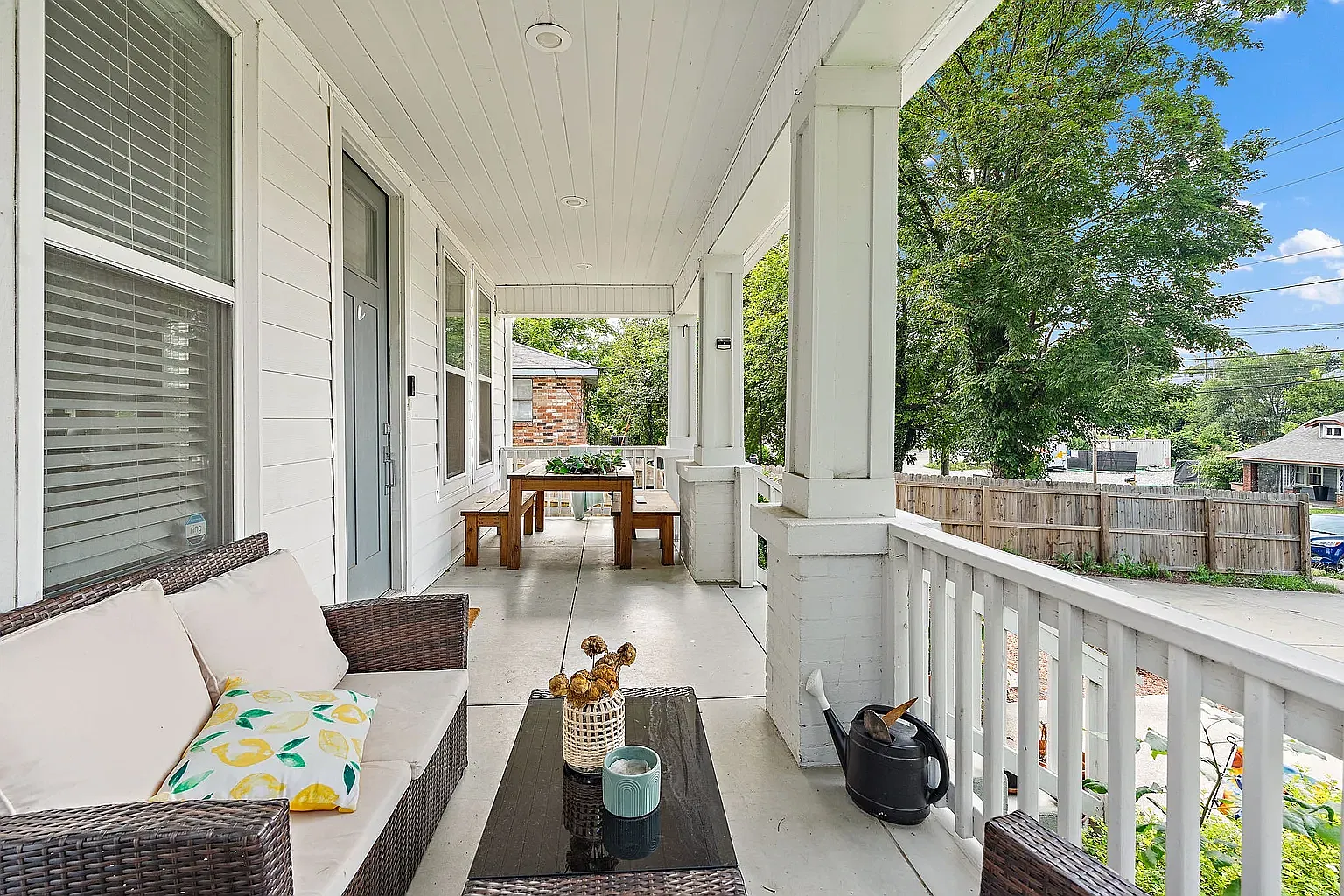 4 bed, 2.5 bath, 2241 sqft, $3,400 — Photo 4