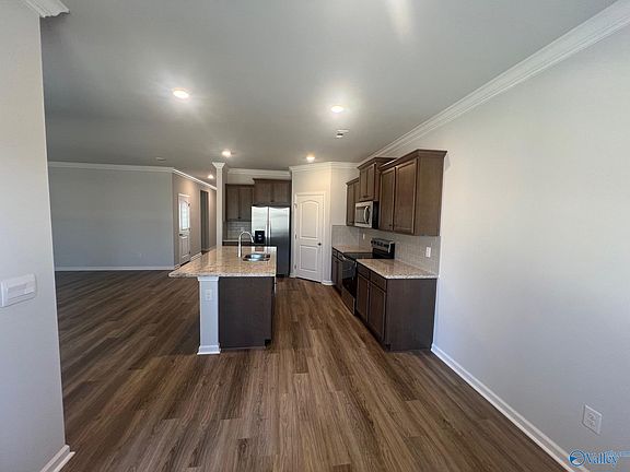4th image of 334 Sandy Oak Dr