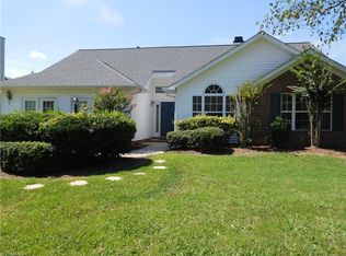 2921 McLaurin Ct, High Point, NC 27265