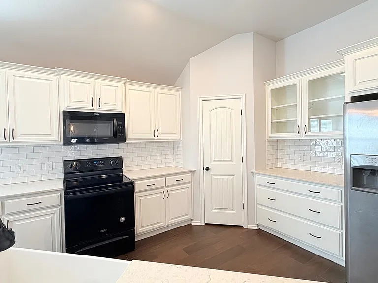 18600 Luna Dr — Photo 6