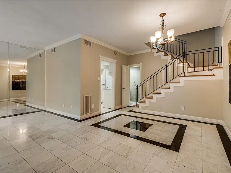 1300 Augusta Dr #28 — Photo 6