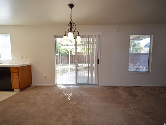 4th image of 852 Woodstream St