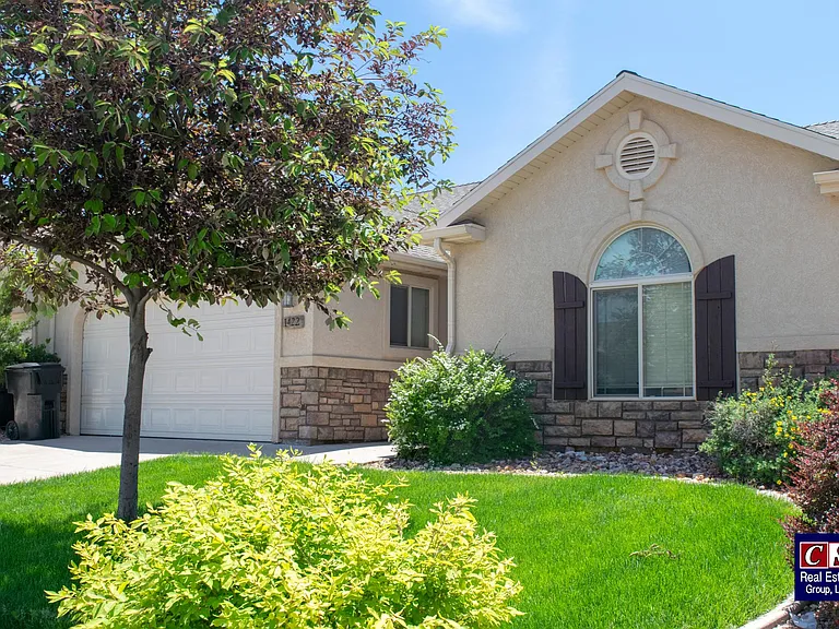 1422 Southern View Dr — Photo 1