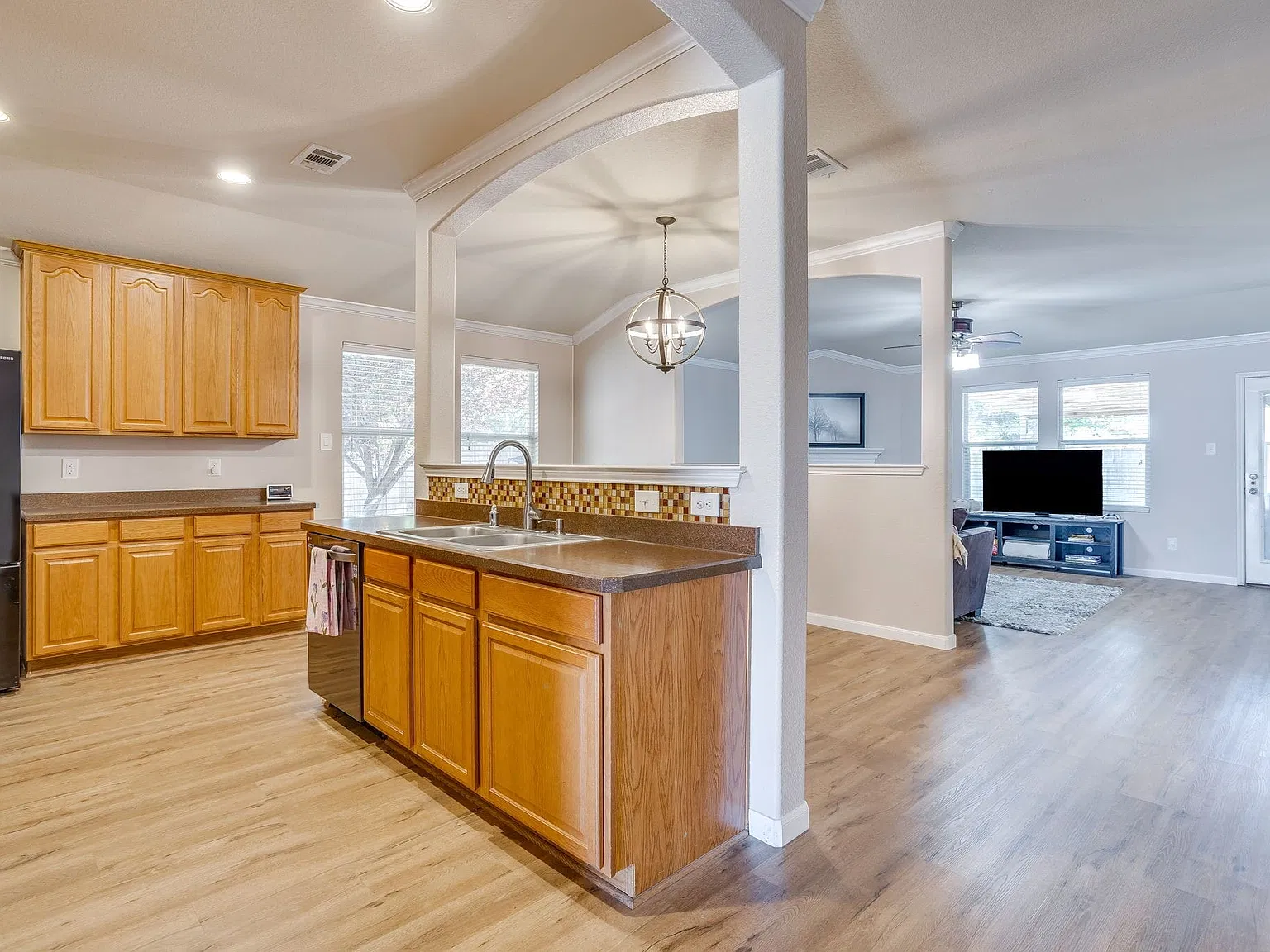3 bed, 2.0 bath, 1755 sqft, $2,000 — Photo 3