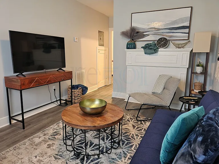 300 S Valentine St #4 — Photo 4