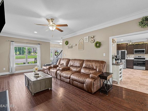 2nd image of 267 Bluff Shadows Ln