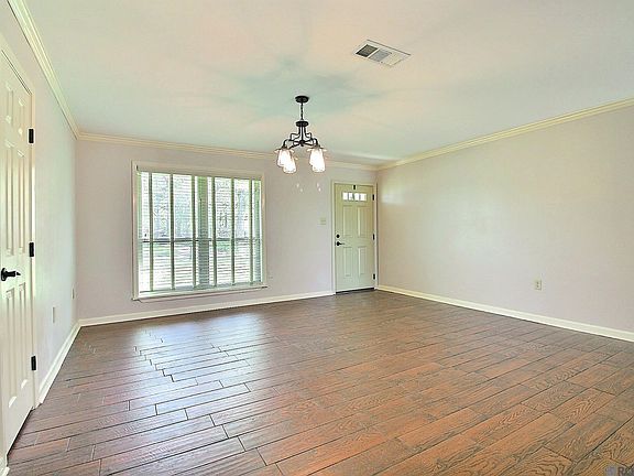 5th image of 16415 Pernecia Ave