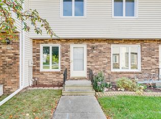 214 Holiday Cir #40, West Des Moines, IA 50265
