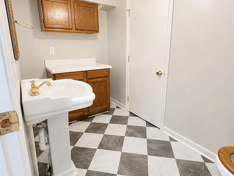 325 Parkdale Ave — Photo 10